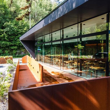 Hostellerie La Claire Fontaine, Logis Hotels & Spa 라로셰안알데네 외부 사진
