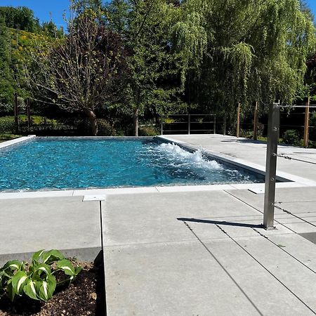 Hostellerie La Claire Fontaine, Logis Hotels & Spa 라로셰안알데네 외부 사진