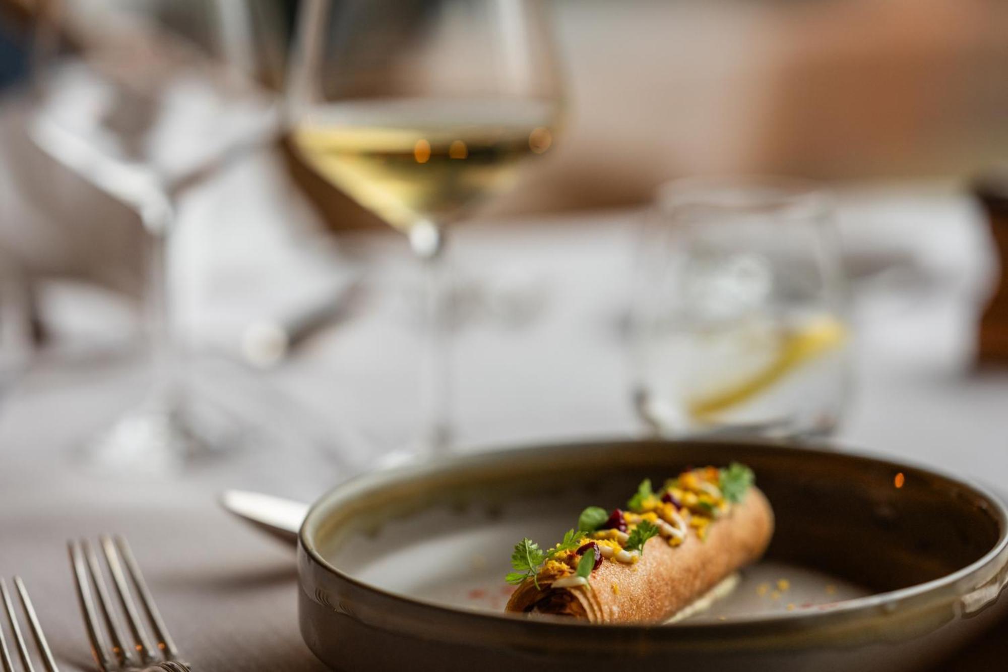 Hostellerie La Claire Fontaine, Logis Hotels & Spa 라로셰안알데네 외부 사진