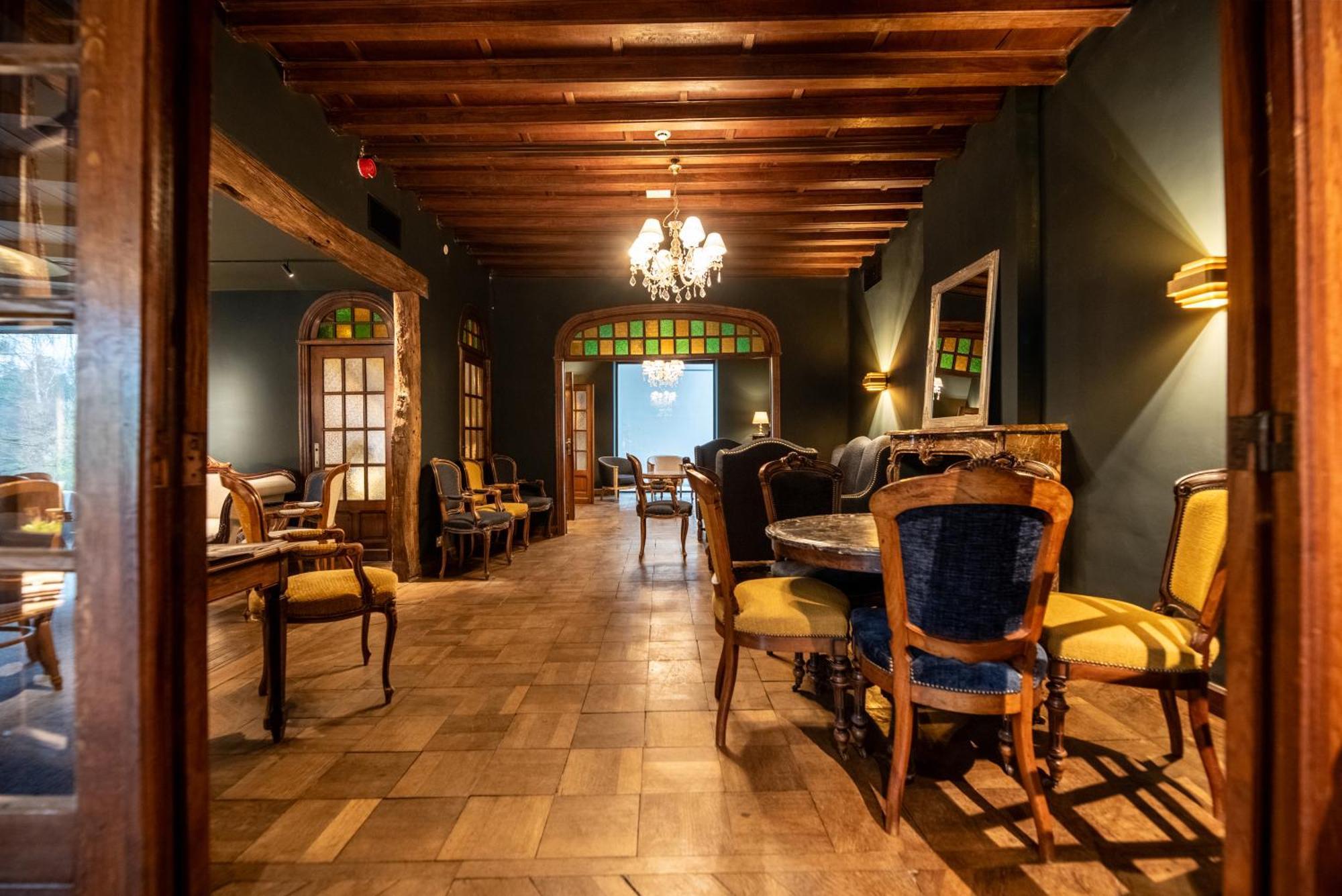 Hostellerie La Claire Fontaine, Logis Hotels & Spa 라로셰안알데네 외부 사진