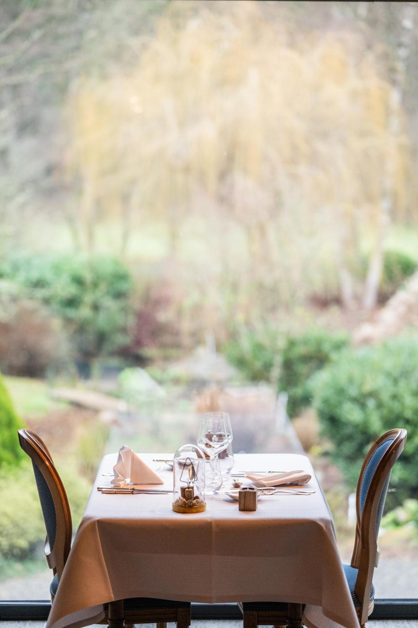 Hostellerie La Claire Fontaine, Logis Hotels & Spa 라로셰안알데네 외부 사진