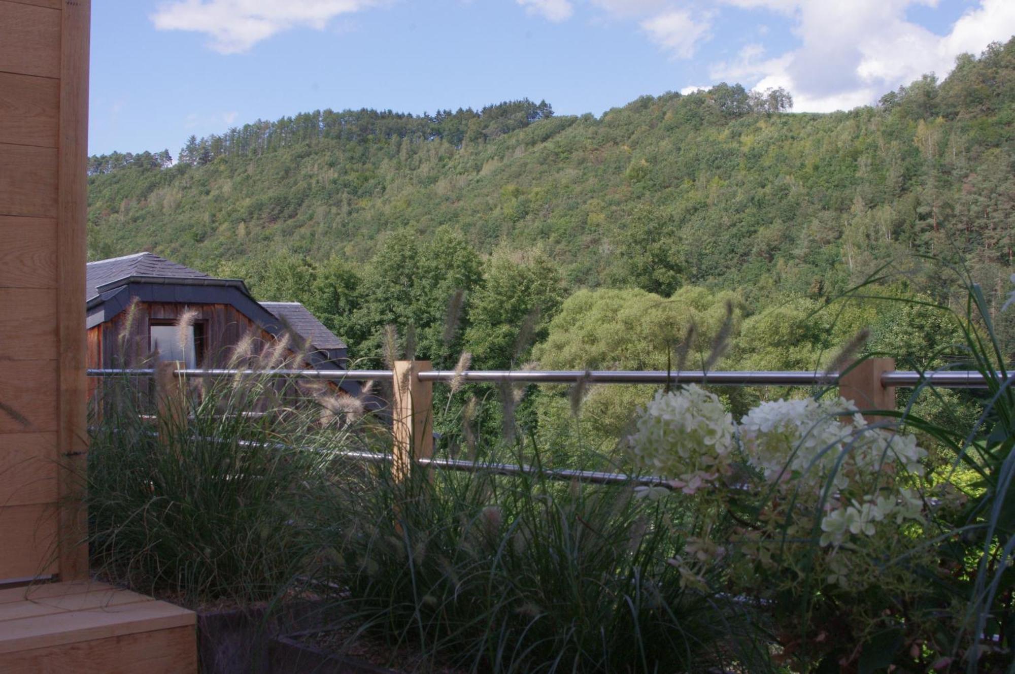 Hostellerie La Claire Fontaine, Logis Hotels & Spa 라로셰안알데네 외부 사진