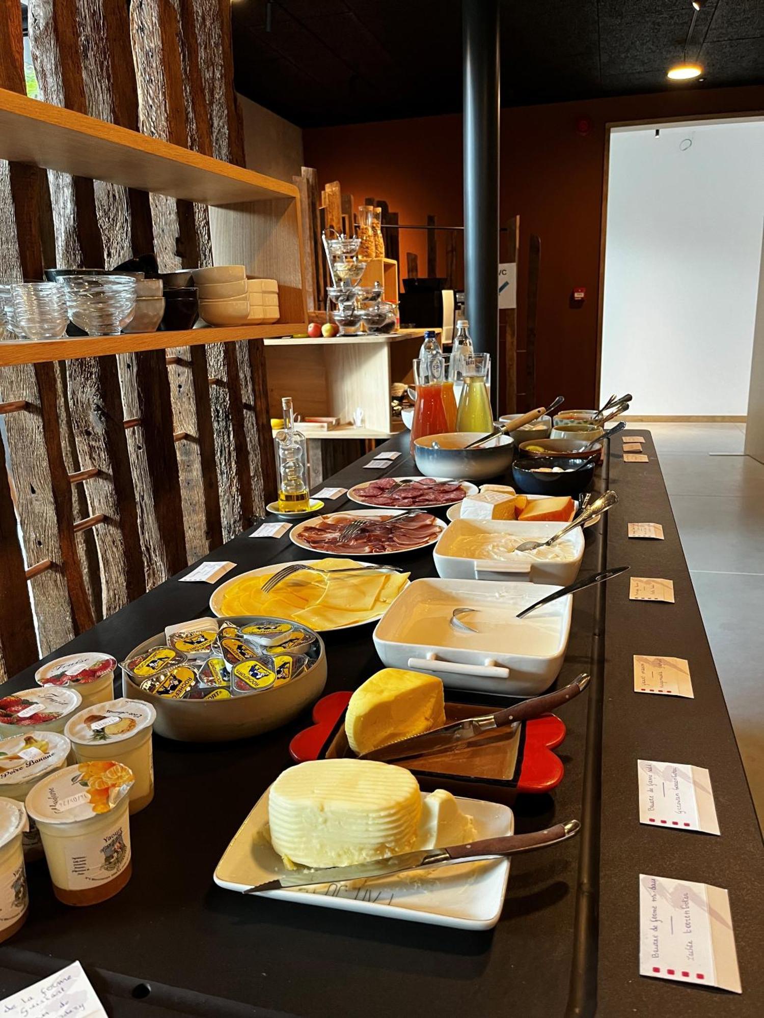 Hostellerie La Claire Fontaine, Logis Hotels & Spa 라로셰안알데네 외부 사진