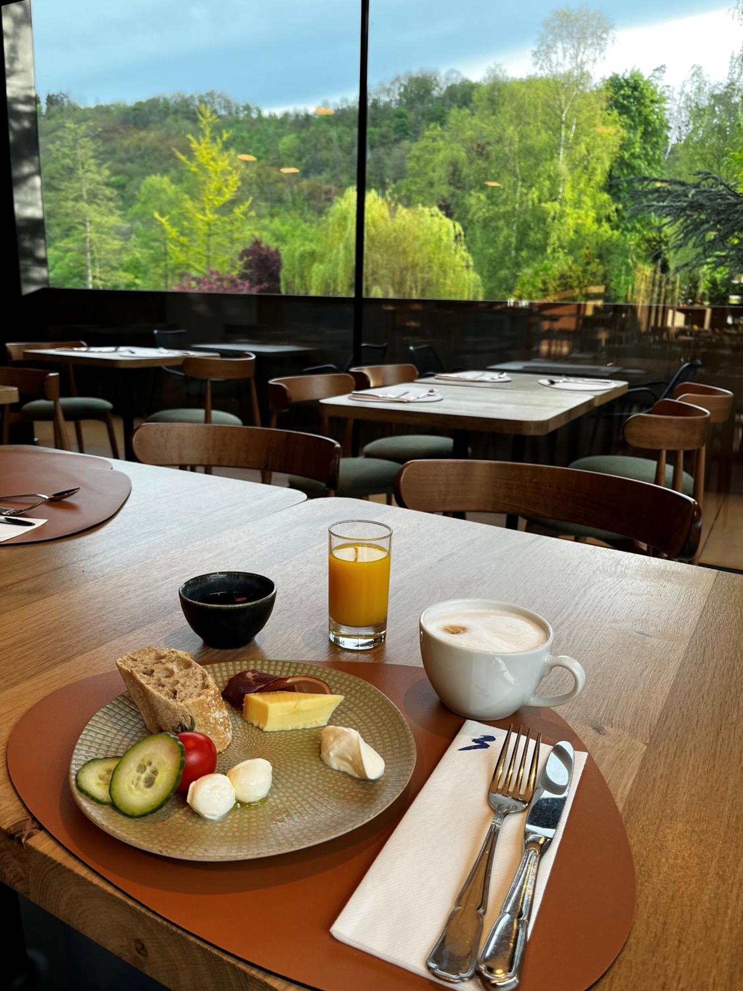 Hostellerie La Claire Fontaine, Logis Hotels & Spa 라로셰안알데네 외부 사진