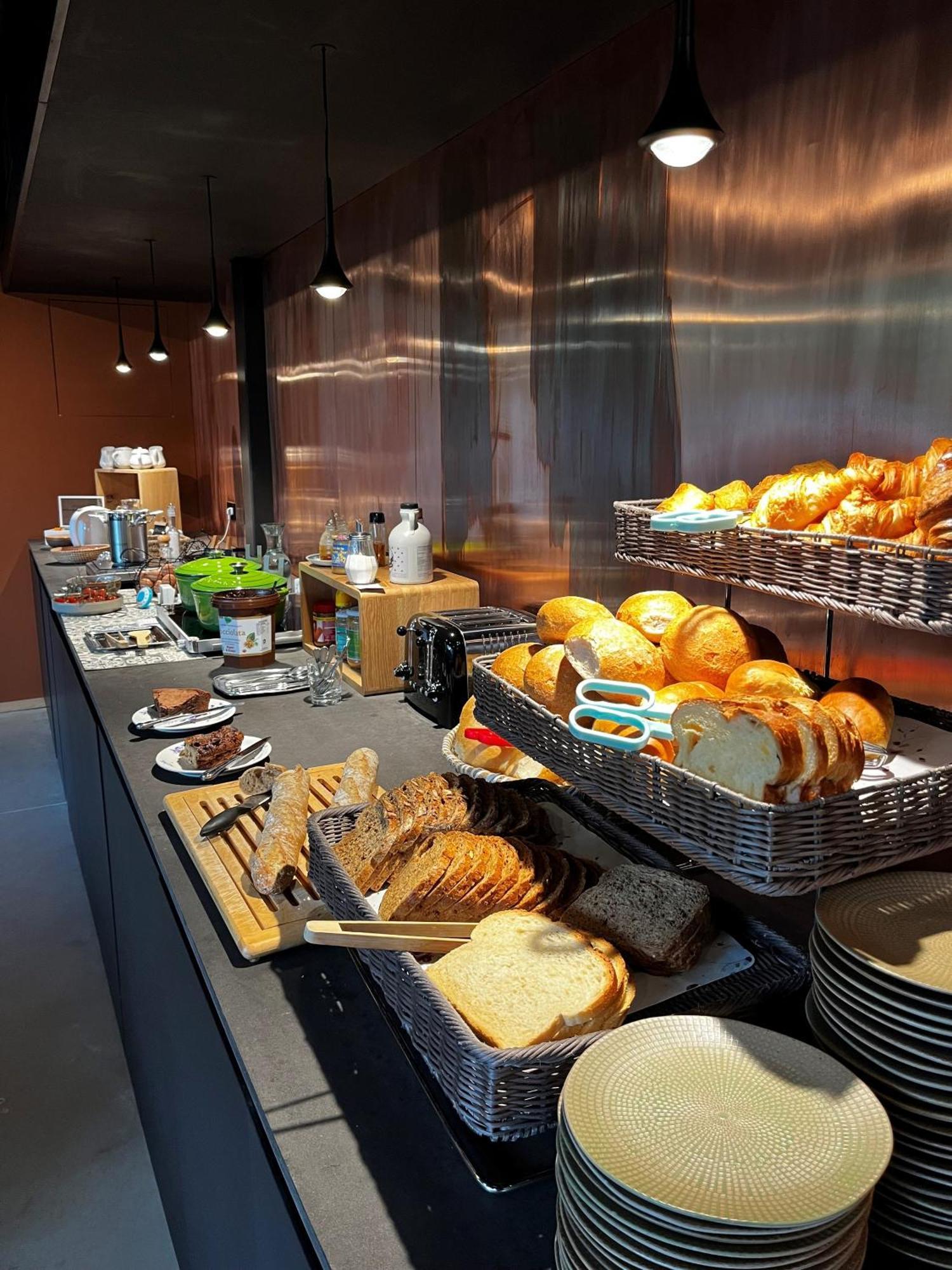 Hostellerie La Claire Fontaine, Logis Hotels & Spa 라로셰안알데네 외부 사진