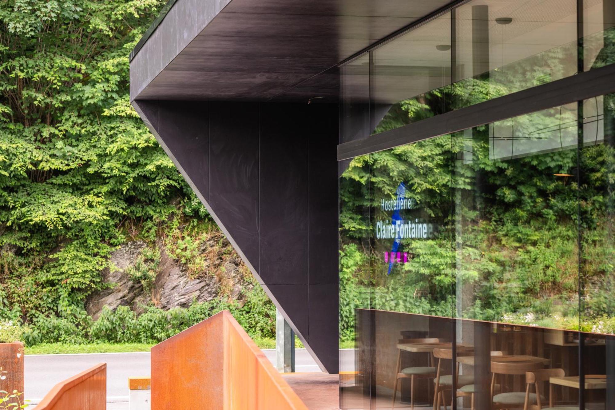 Hostellerie La Claire Fontaine, Logis Hotels & Spa 라로셰안알데네 외부 사진