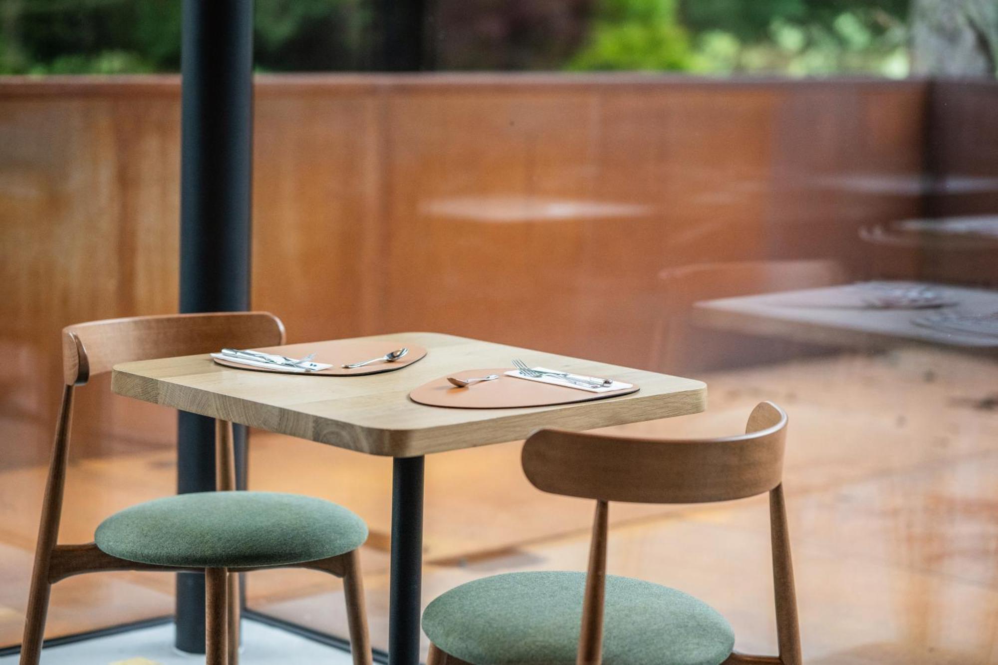 Hostellerie La Claire Fontaine, Logis Hotels & Spa 라로셰안알데네 외부 사진