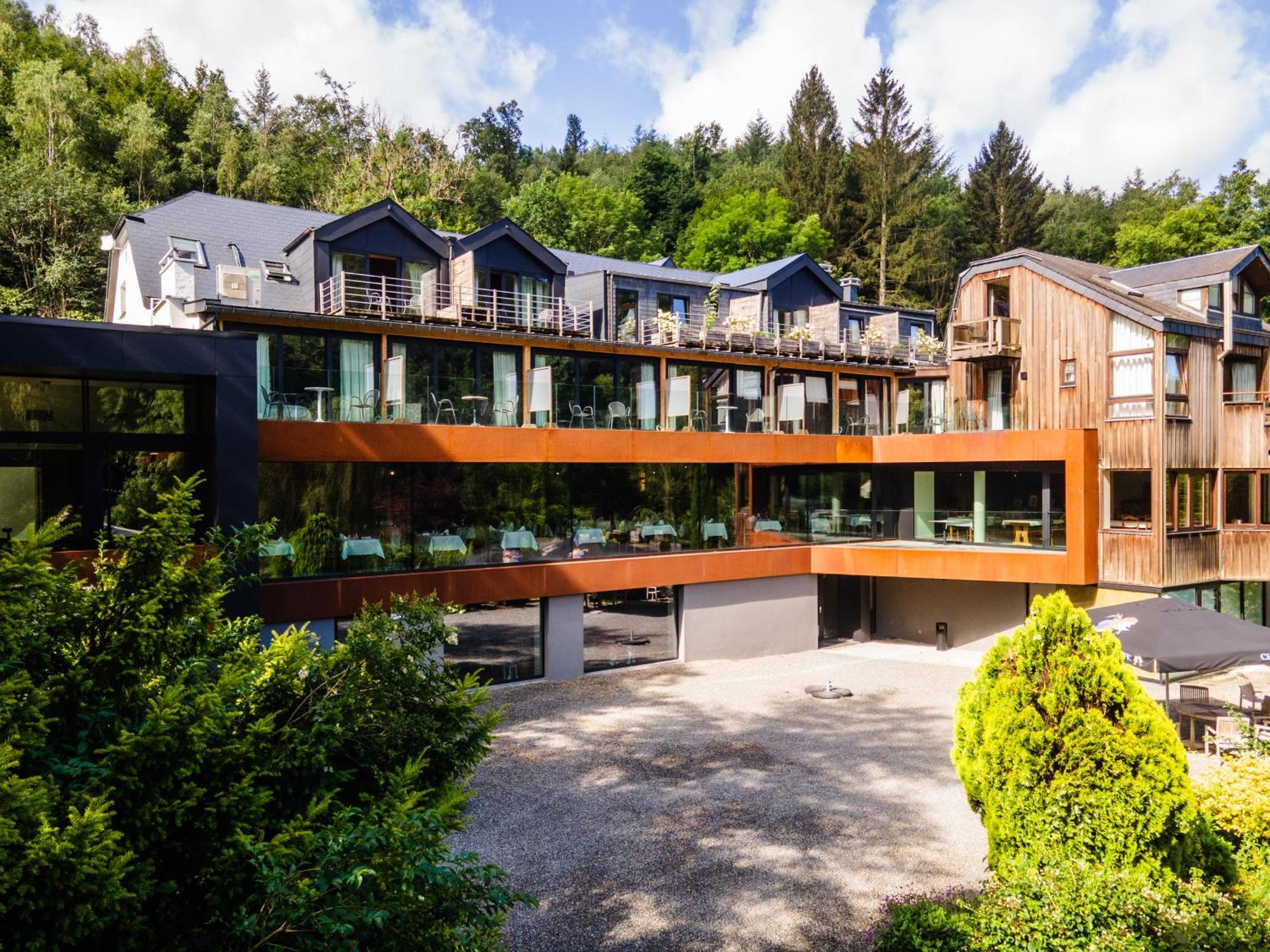 Hostellerie La Claire Fontaine, Logis Hotels & Spa 라로셰안알데네 외부 사진