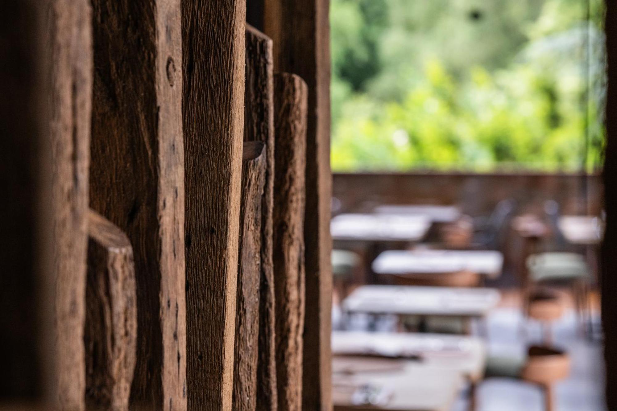 Hostellerie La Claire Fontaine, Logis Hotels & Spa 라로셰안알데네 외부 사진