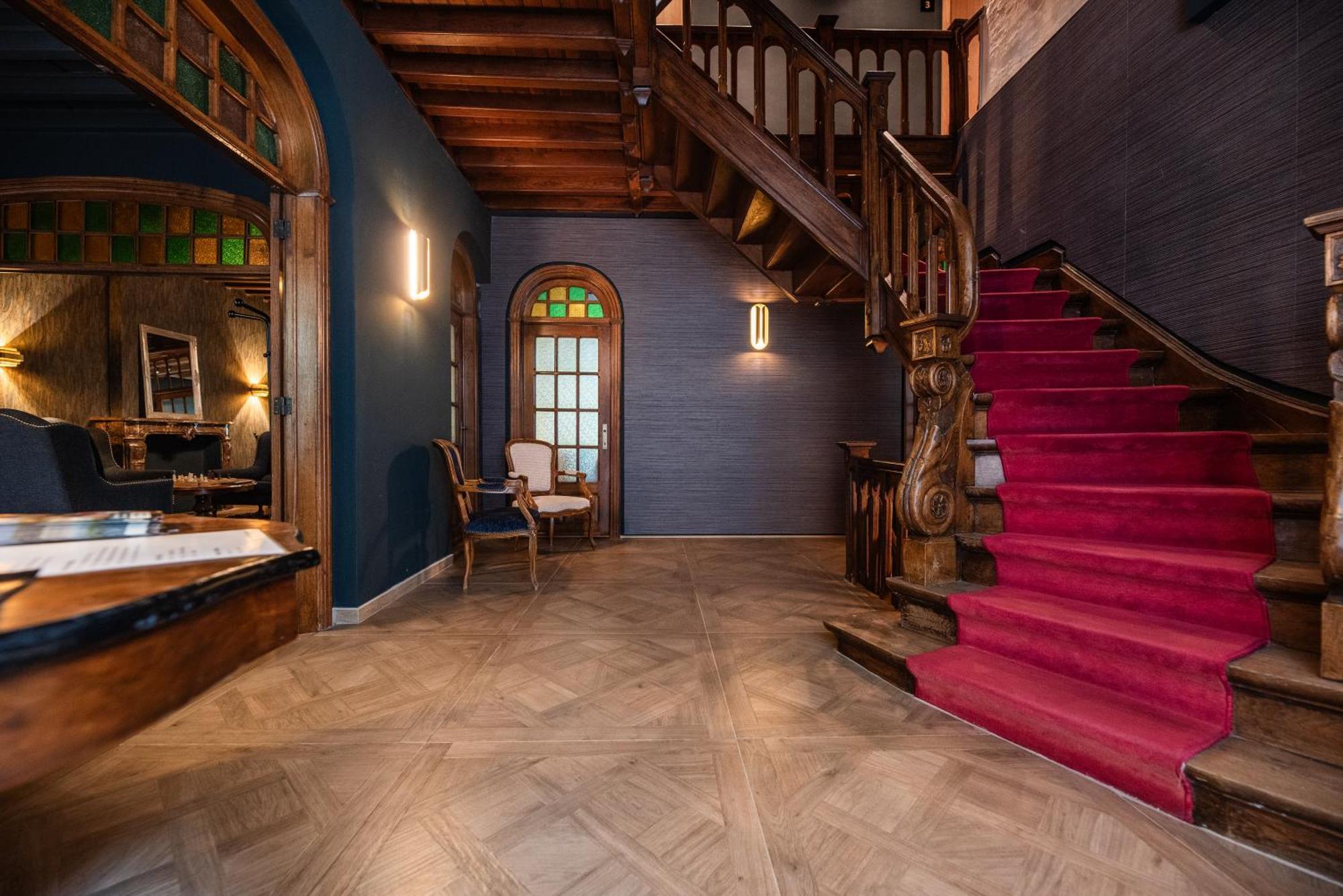 Hostellerie La Claire Fontaine, Logis Hotels & Spa 라로셰안알데네 외부 사진