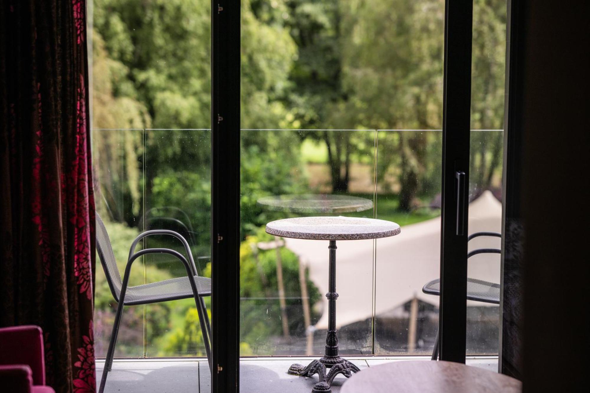 Hostellerie La Claire Fontaine, Logis Hotels & Spa 라로셰안알데네 외부 사진