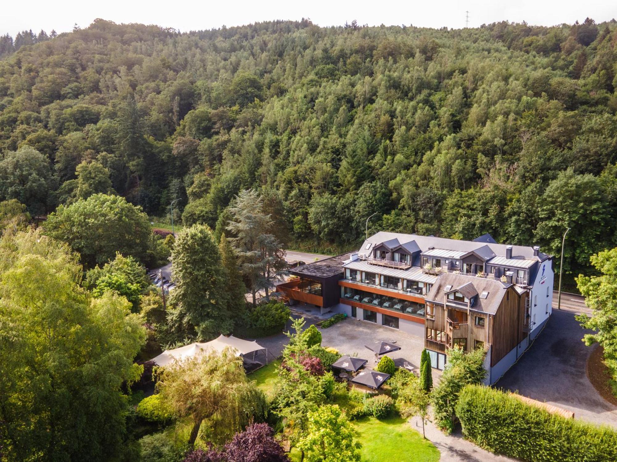 Hostellerie La Claire Fontaine, Logis Hotels & Spa 라로셰안알데네 외부 사진