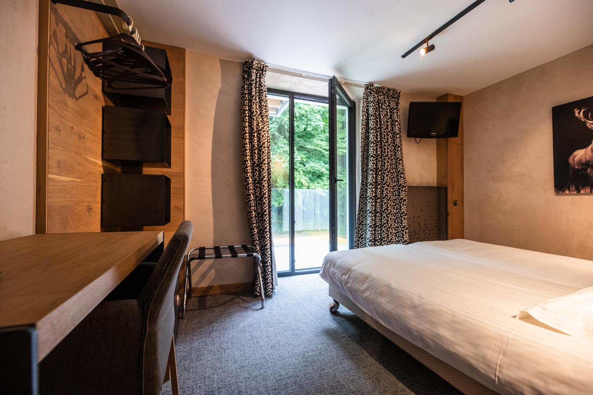 Hostellerie La Claire Fontaine, Logis Hotels & Spa 라로셰안알데네 외부 사진