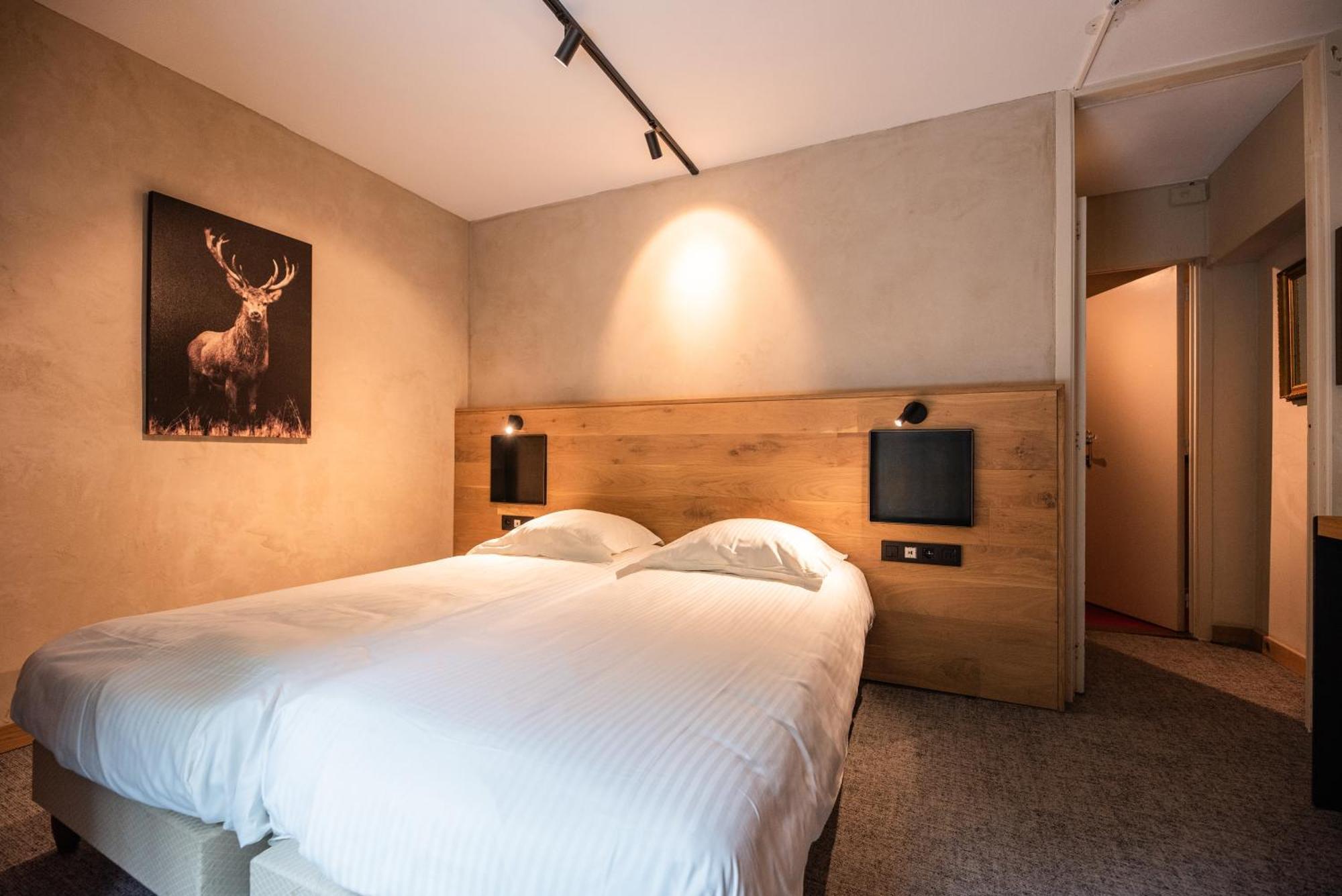 Hostellerie La Claire Fontaine, Logis Hotels & Spa 라로셰안알데네 외부 사진