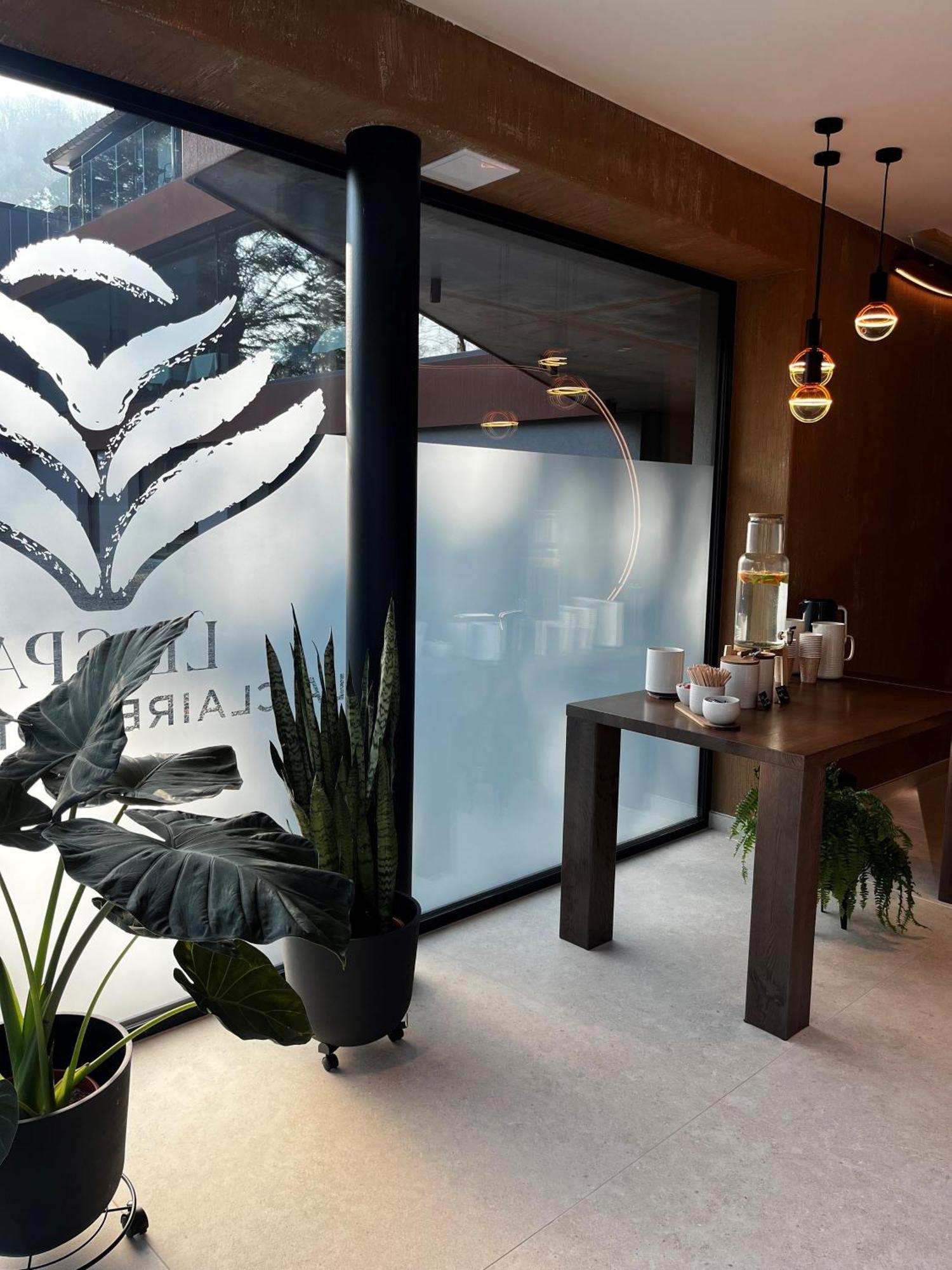 Hostellerie La Claire Fontaine, Logis Hotels & Spa 라로셰안알데네 외부 사진