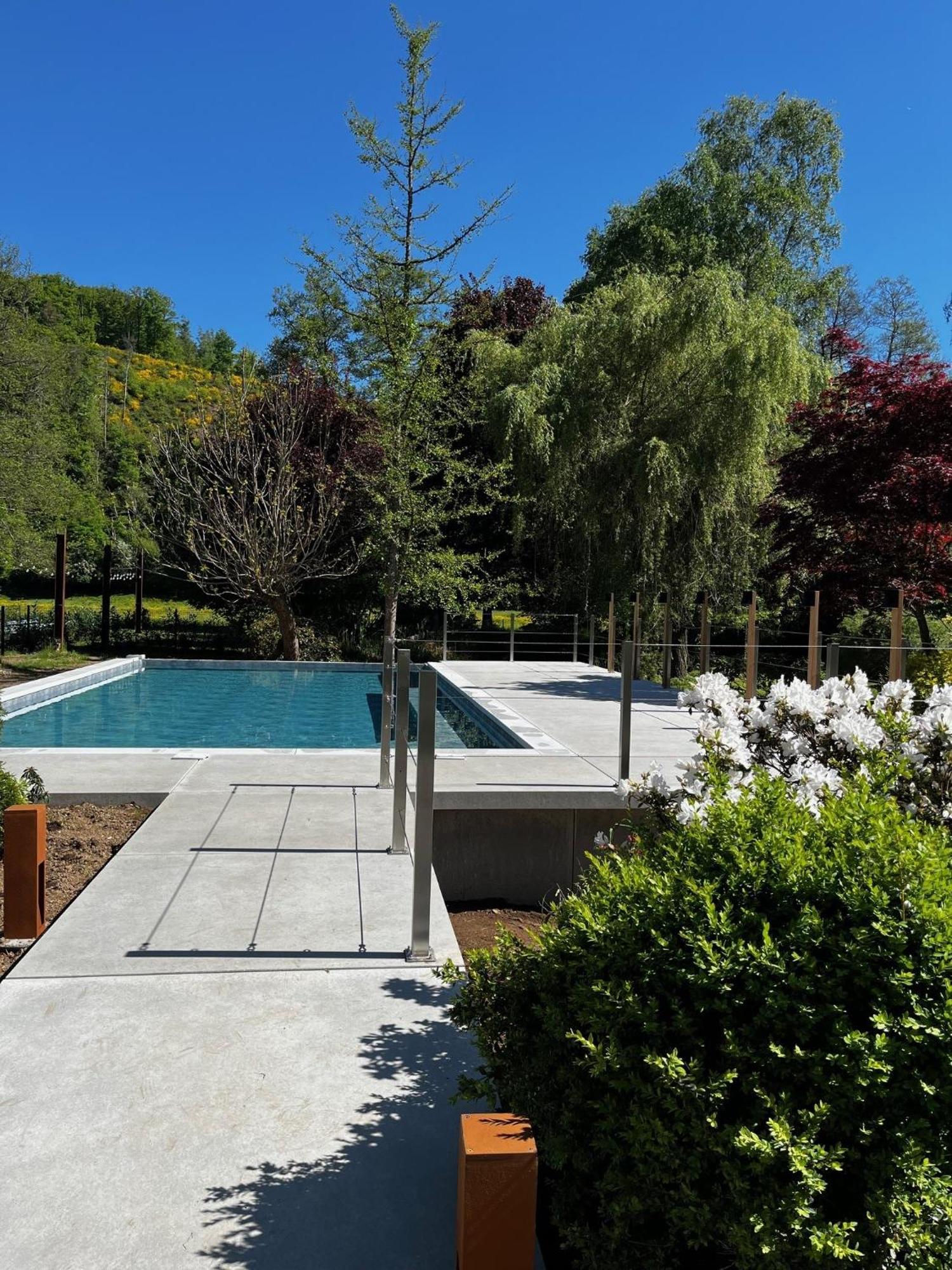 Hostellerie La Claire Fontaine, Logis Hotels & Spa 라로셰안알데네 외부 사진